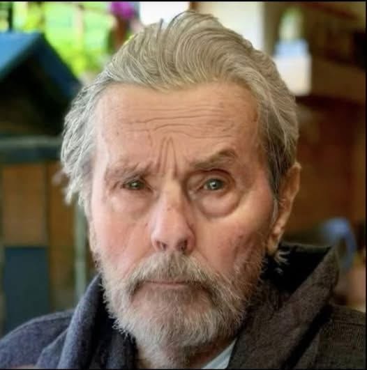 Ladies worldwide were once “obsessed” with this Hollywood icon. He was the world’s most handsome man, but ended up living reclusively with his dogs  After all those years, he was unrecognizable  His name and pictures in the comments below