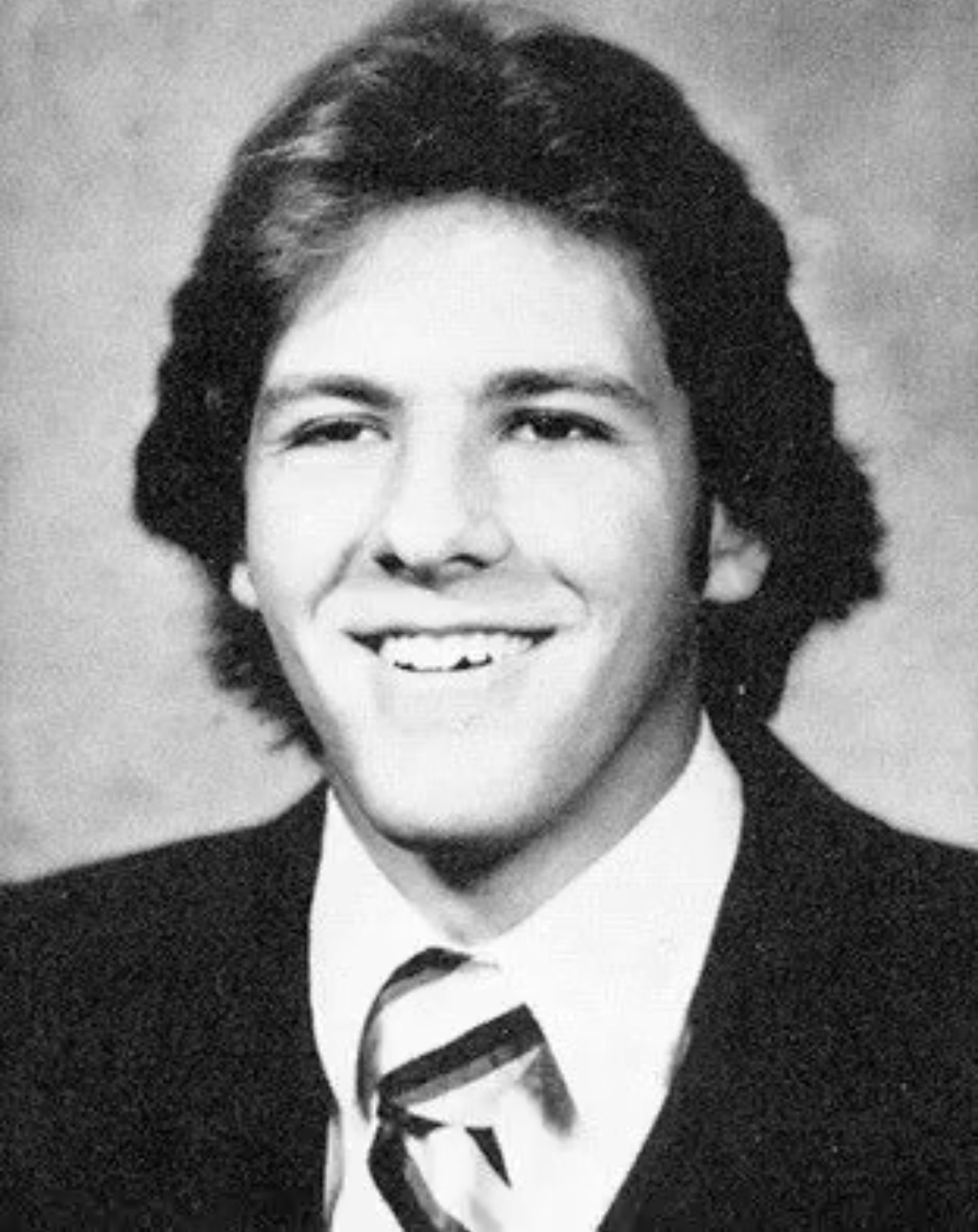 From high school heartthrob to Hollywood legend, this man underwent an incredible transformation during his time in the spotlight. Unfortunately, he would meet a very tragic end  Check the full story in the comments