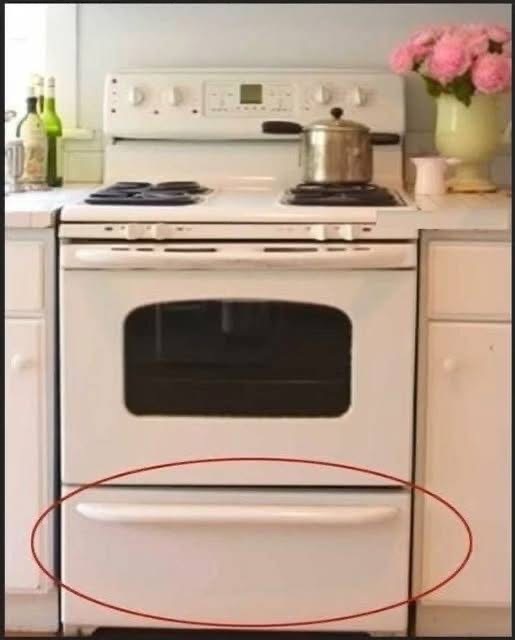 Most folks get this wrong. What is the drawer underneath stove actually used for?…..Full read in the C0MMENT