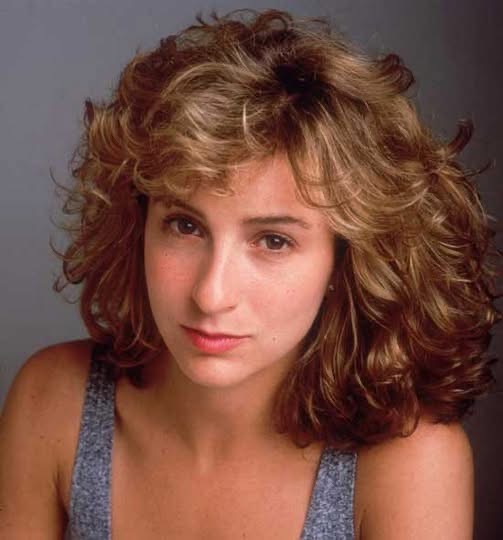 Jennifer Grey from ‘Dirty Dancing’ is now 65 Try not to smile when you see her today… Check the comments⬇️