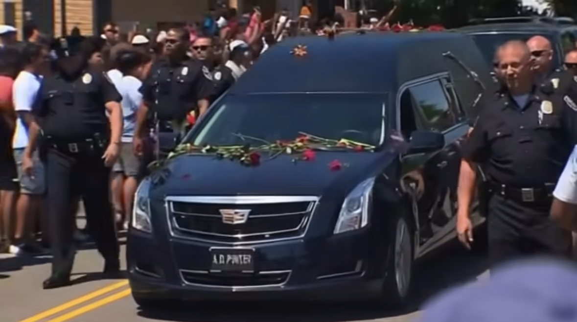 GOODBYE LEGEND  The beloved star has passed away, leaving the world in shock. Fans everywhere are coming together to pay their respects. Full in the First Coment below..