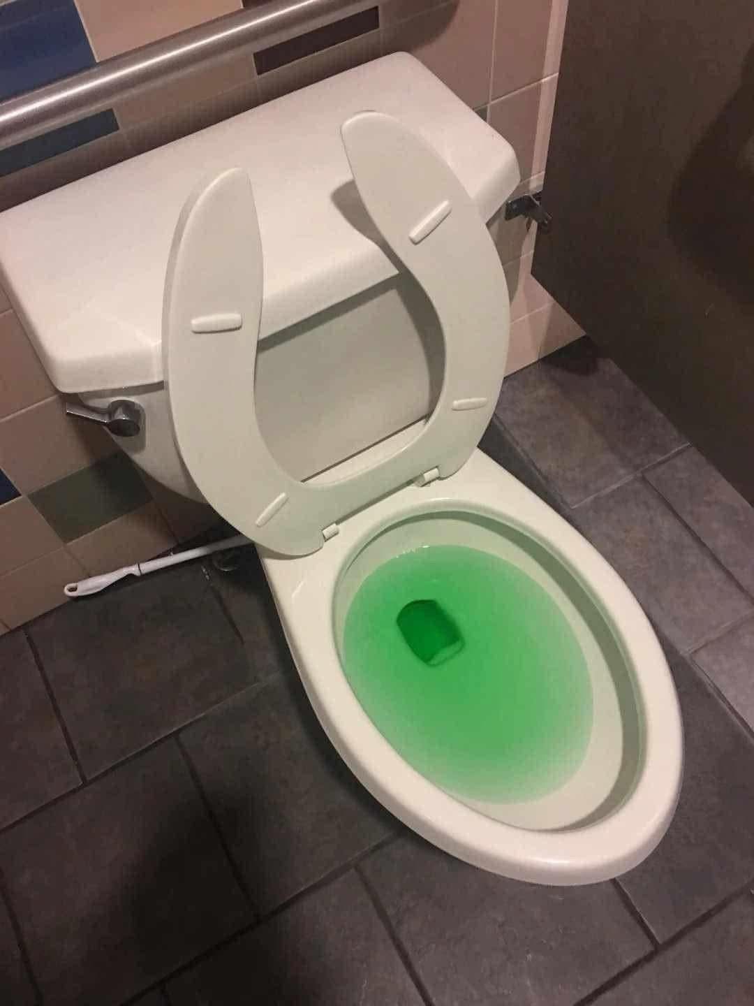 Our toilet got clogged so badly that we called a plumber. He didn’t even use a plunger at all, just a simple ingredient we all have at home. He poured it into the toilet, and it immediately unclogged. He said it’s their professional secret. Here’s how he did it: Read in the comments below!…