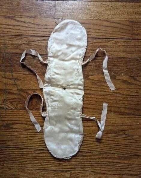 I found it among my grandmother’s things and could never figure out what it was. The answer has finally been revealed in the link in the comments below:⬇️💬