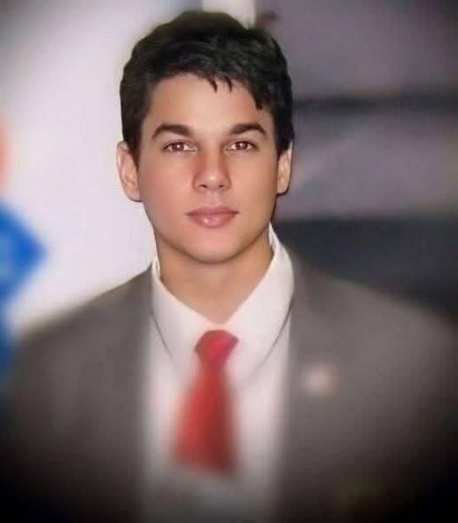 👀Guess who: He is a very famous man today and he is not the… See more😯⤵️