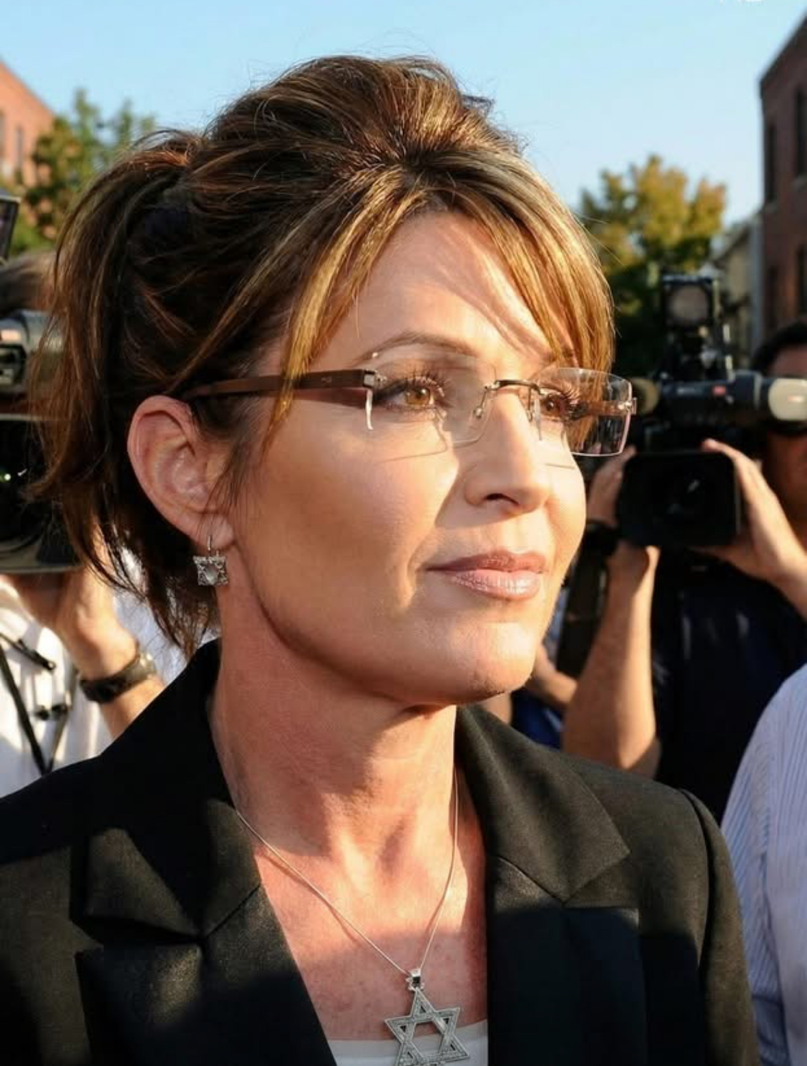 Sarah Palin In G-Strlng Photos Leave Little To Imagination..Take a look! Check the Comments!👇