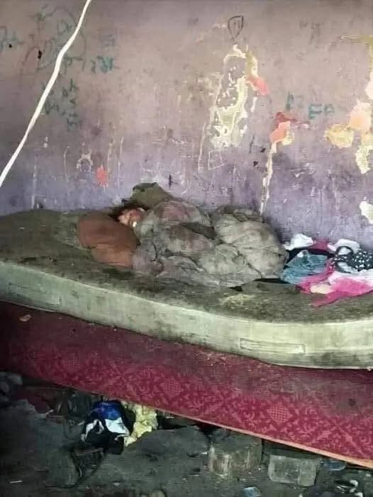 As you can see😱😭This is how they found a girl in inhumane conditions, neighbors say why… check 1st comment
