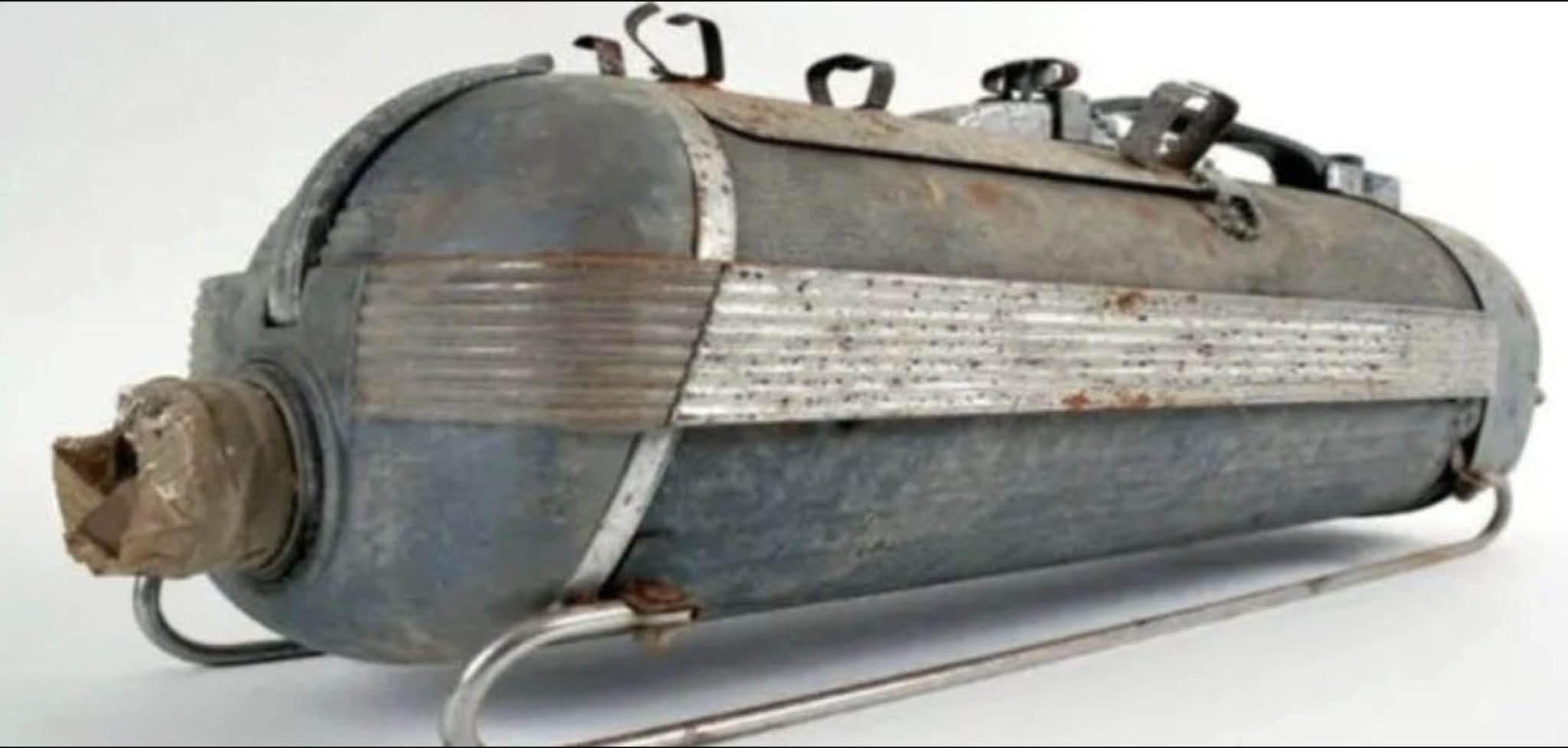 I found this at a yard sale but I have no idea what it is. l’m almost certain you won’t know what this strange object is either… Try to prove me wrong (if you can)!