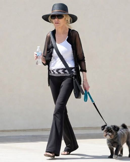 It’s hard to believe but every guy had a crush on this lady in the 70s. SHE WAS THE MOST BEAUTIFUL GIRL IN THE WHOLE USA! But today she looks UNRECOGNIZABLE, as you can see. 😟 Do you know who is it? Well you will know immediately once you see her young. Check comments👇