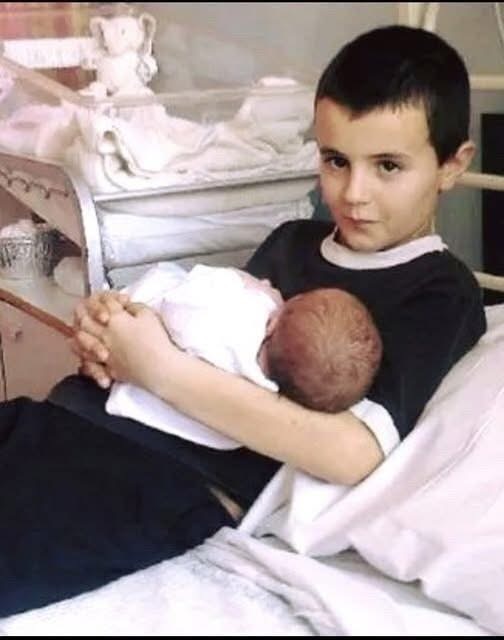 He became a dad at 13 – but wait until you see him now… 😮 Check out the first comment 👇!!