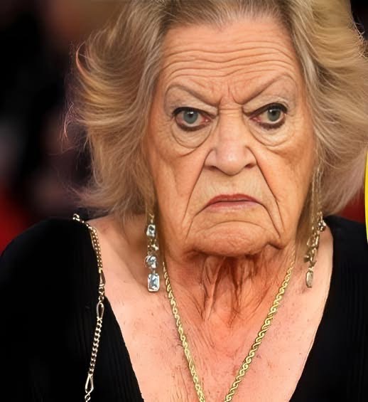 From beauty to gargoyle! ❗️😳 In her time, this actress dazzled with her refined beauty and talent. 🕰️ She enchanted the world, and women aspired to be like her. 🥺 For years, she was a symbol of beauty, femininity, and style. 🔥💫 But time was not kind, and she lost her charm and popularity. 😔🕰👉👉 Swipe down to the featured comment to see her past looks and find out who she is. 📸…🔍⬇️
