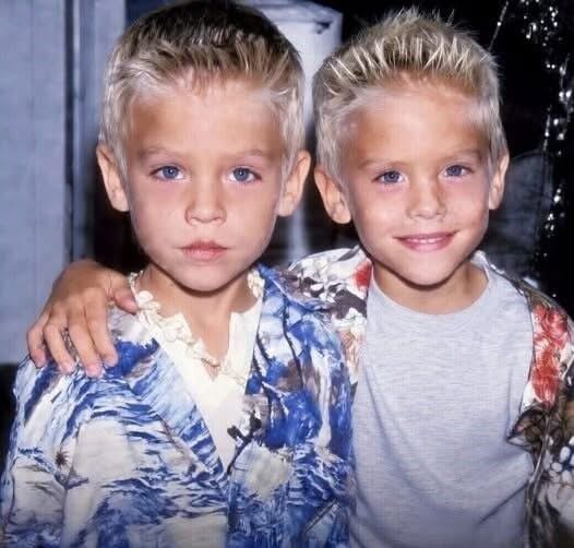 They were once called “the cutest twins in Hollywood but then they suddenly vanished from the spotlight Now, years later, fans can’t believe how much they’ve changed… and some say they looked even cuter back then! Pics of the twins today are in the first comment