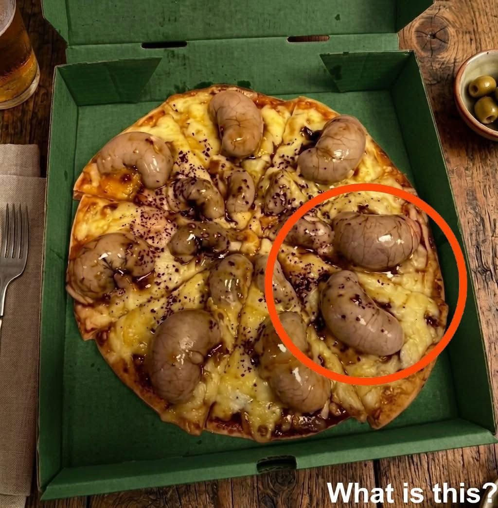 I ordered a pizza in the evening. The delivery driver brought it to me. I took it and went to the kitchen to eat. When I opened the box, I saw this. I sat there looking at it, but I still can’t understand what it is. Does anyone know what this is? Check the first comment for the answer 👇..