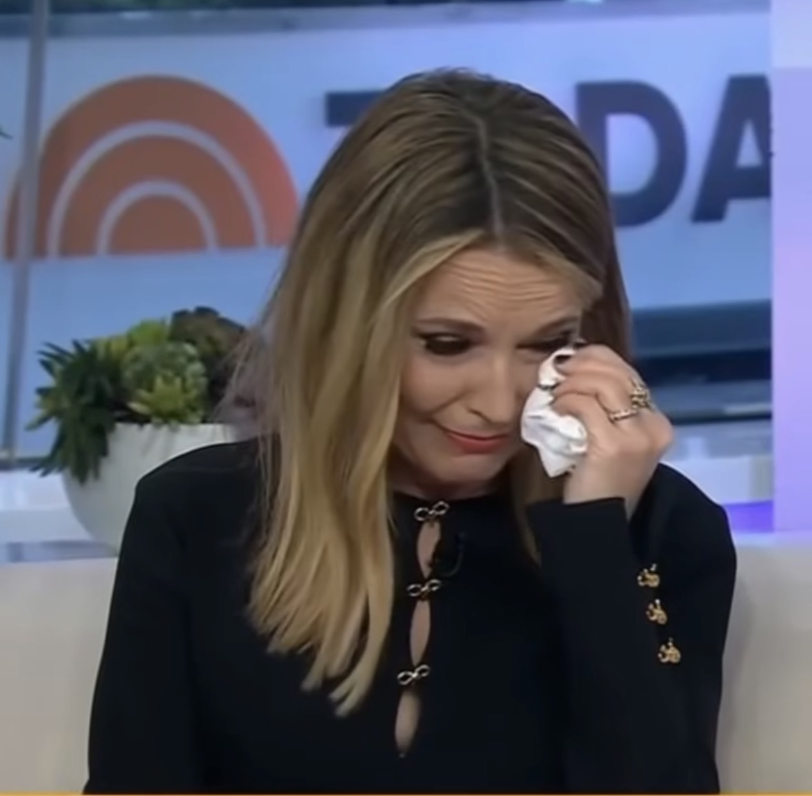🥲SAD NEWS 10 minutes ago in New York, Savannah Guthrie was confirmed…See below.