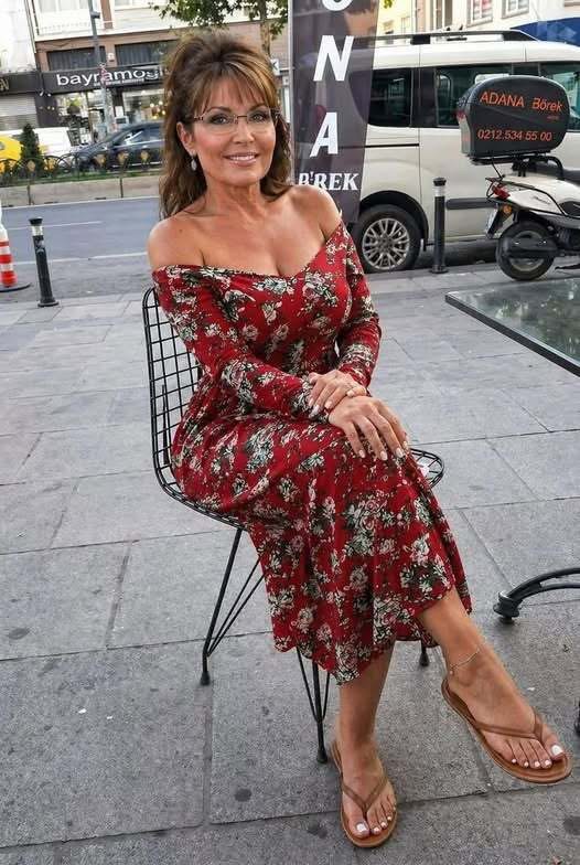 Sarah Palin’s Bikini Photo Is A Feast For Eyeballs..