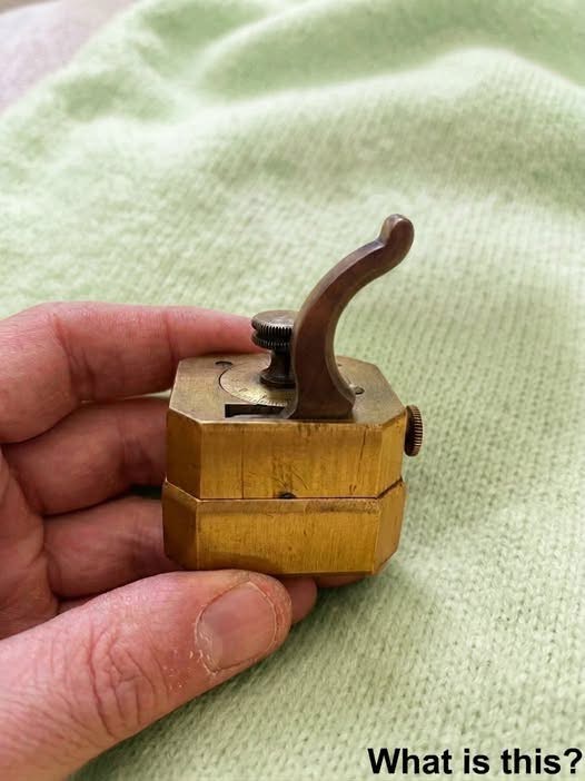 I found this at a flea market, and the seller had no idea what it was. It intrigued me. Does anyone know what it is? Check the first comment for the answer 👇