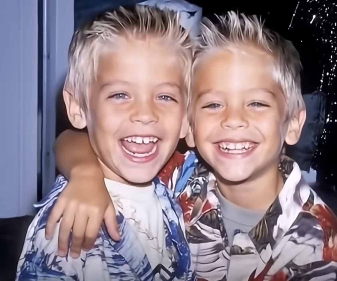 They were once called “the cutest twins in Hollywood” 😍… but then they suddenly vanished from the spotlight 😮💭 Now, years later, fans can’t believe how much they’ve changed… and some say they looked even cuter back then! 👶✨ Pics of the twins today are in the first comment 😲👇🏻