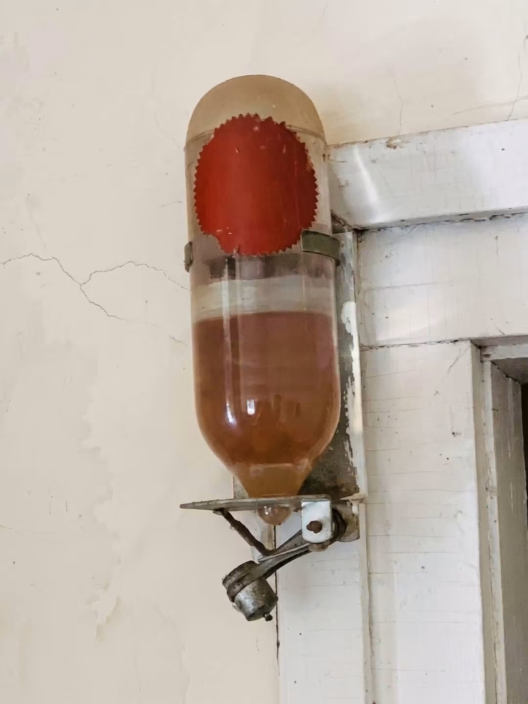 “I’m wondering if someone can tell me what this is. It is in the farm home of an 87-yr old friend of mine and is hung at the top of a door frame. She doesn’t remember what it is. Thank you.” via Leah Brunkow Check the comments for the answer👇
