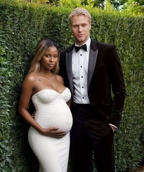 The dark-skinned model got married to a blue-eyed blonde. 😲 And now they have incredibly beautiful children who blend the best features of both parents. Now look what they look like. 😲🥰 Photos are in the comment below 👇👇